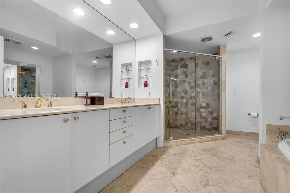 791 Crandon Blvd #302 Key Biscayne, FL 33149