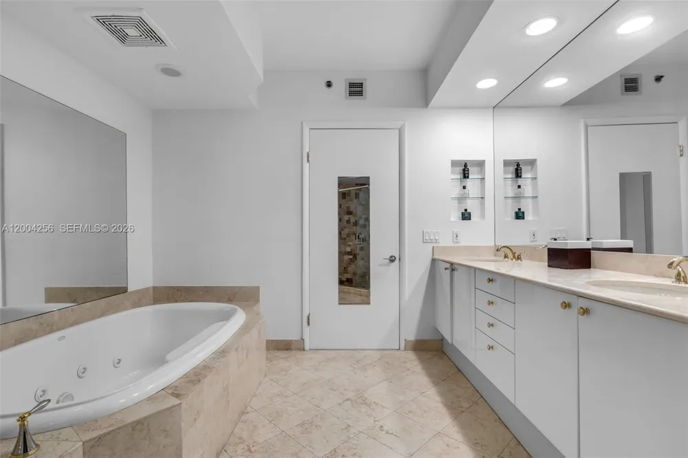 791 Crandon Blvd #302 Key Biscayne, FL 33149