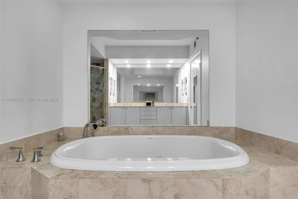 791 Crandon Blvd #302 Key Biscayne, FL 33149