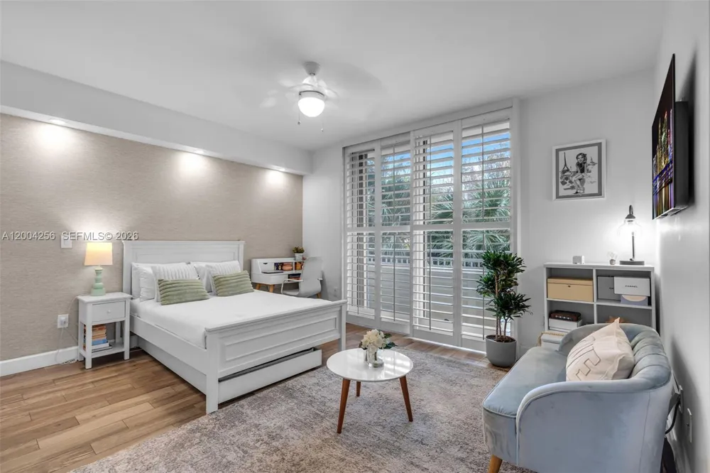 791 Crandon Blvd #302 Key Biscayne, FL 33149