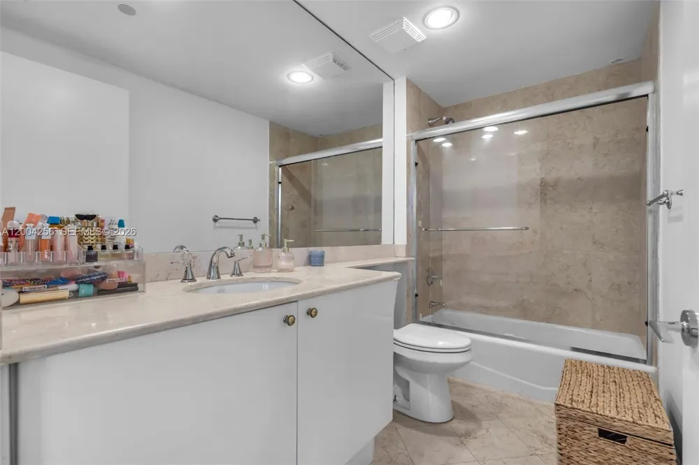 791 Crandon Blvd #302 Key Biscayne, FL 33149