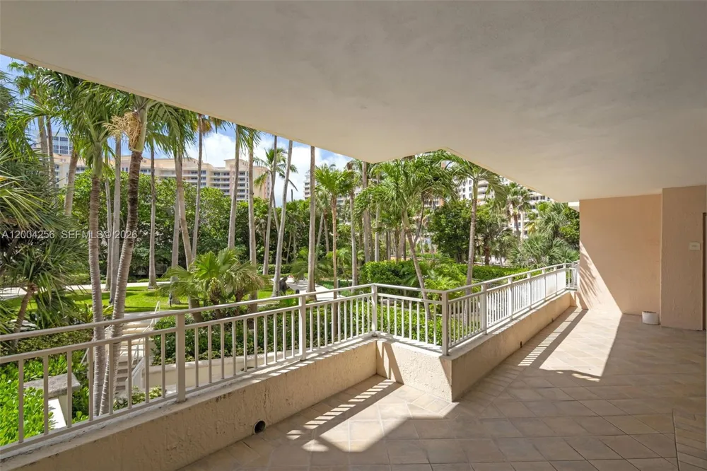 791 Crandon Blvd #302 Key Biscayne, FL 33149