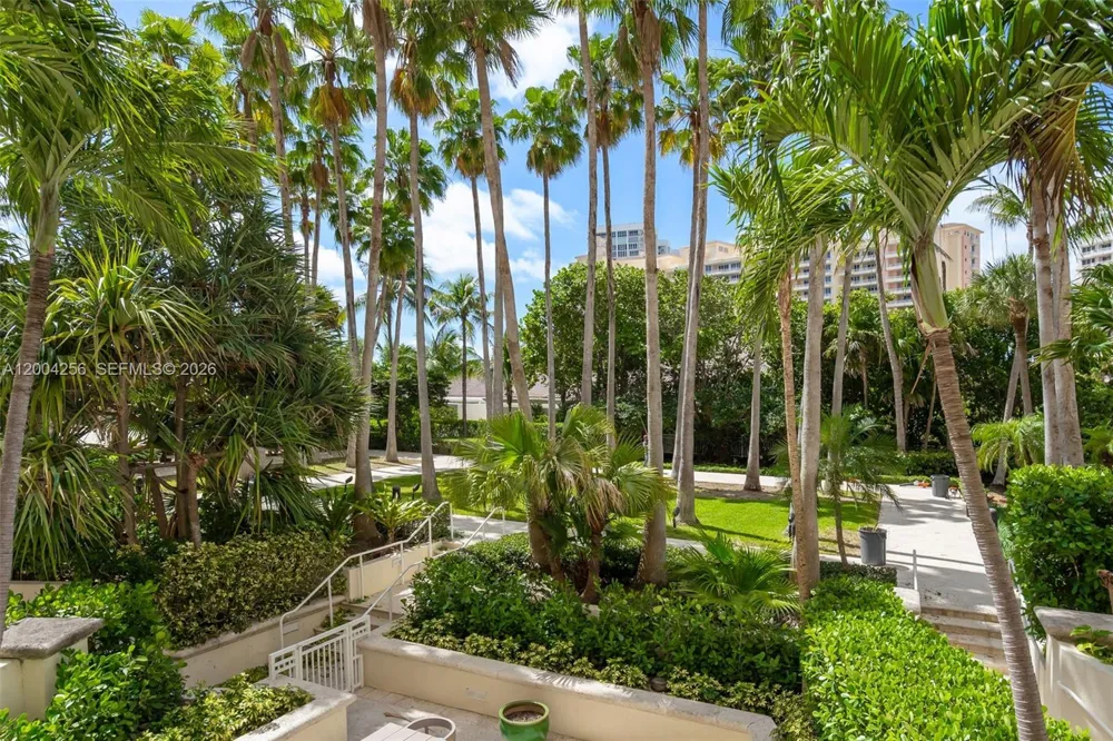791 Crandon Blvd #302 Key Biscayne, FL 33149