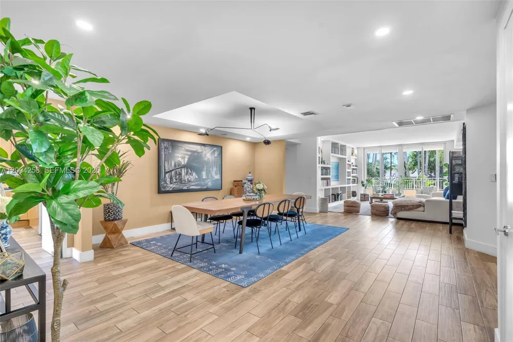 791 Crandon Blvd #302 Key Biscayne, FL 33149