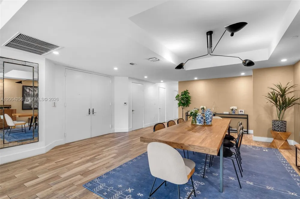 791 Crandon Blvd #302 Key Biscayne, FL 33149