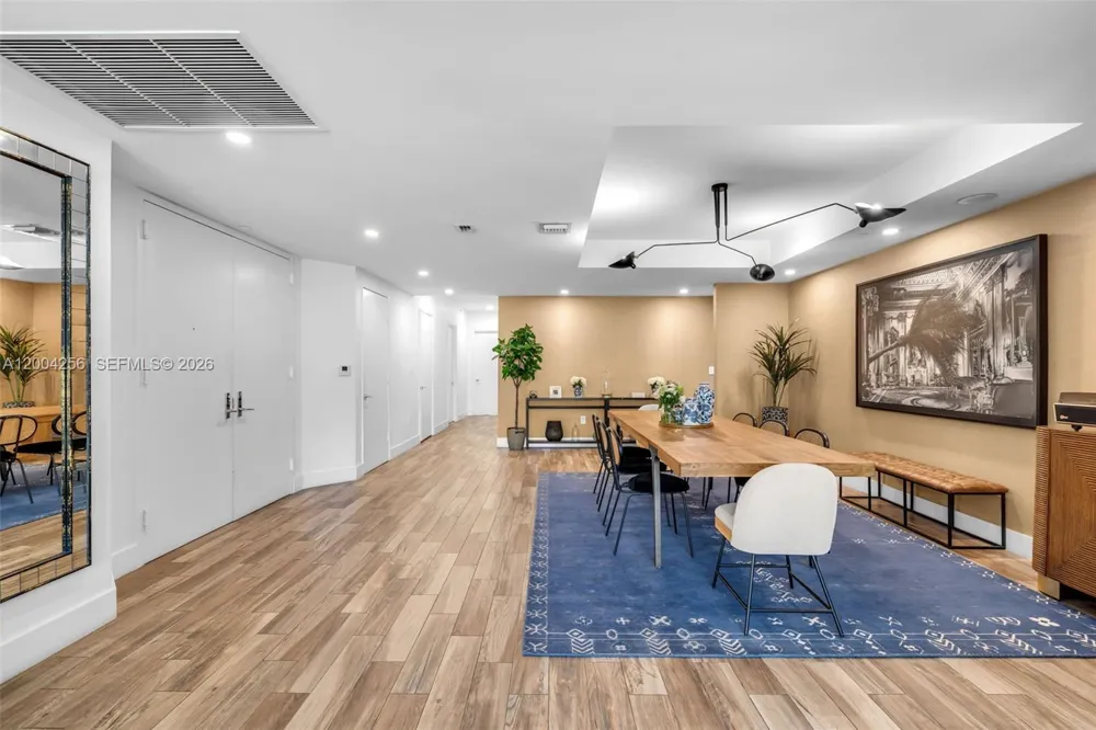 791 Crandon Blvd #302 Key Biscayne, FL 33149