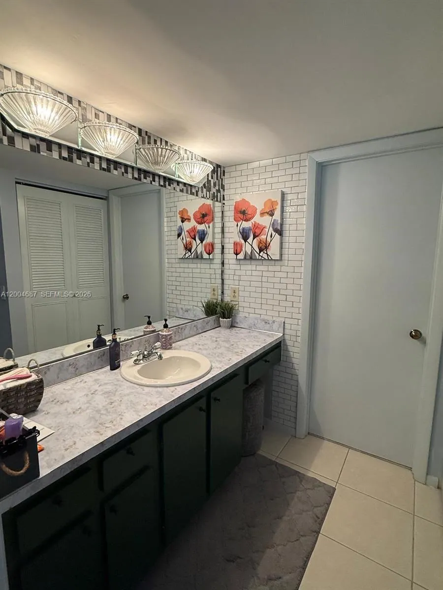 208 Pine Hov Cir #A-2 Green Acres, FL 33463