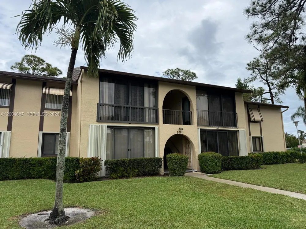 208 Pine Hov Cir #A-2 Green Acres, FL 33463