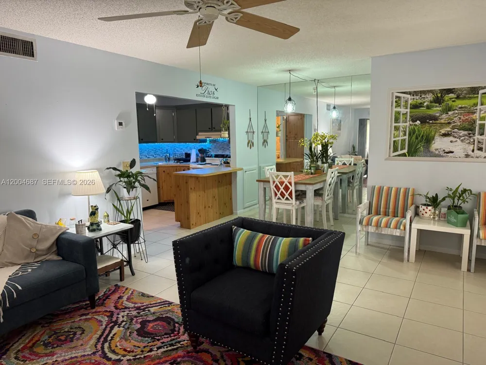 208 Pine Hov Cir #A-2 Green Acres, FL 33463