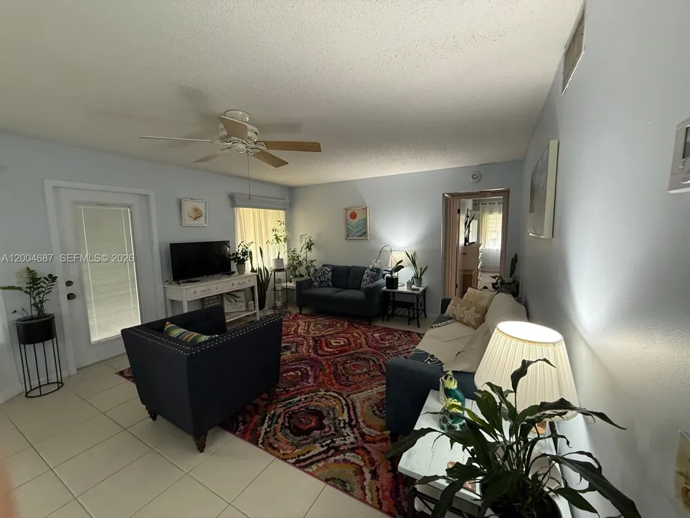 208 Pine Hov Cir #A-2 Green Acres, FL 33463