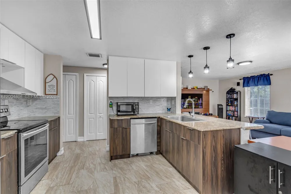16230 NW 84th Ct Miami Lakes, FL 33016