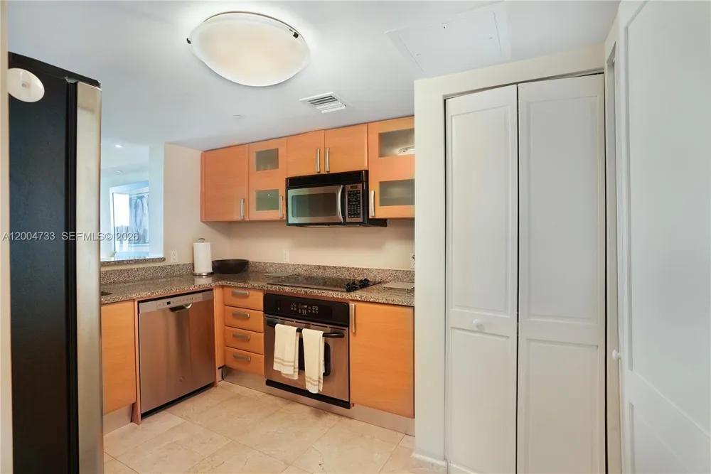 2101 Brickell Ave #1812 Miami, FL 33129