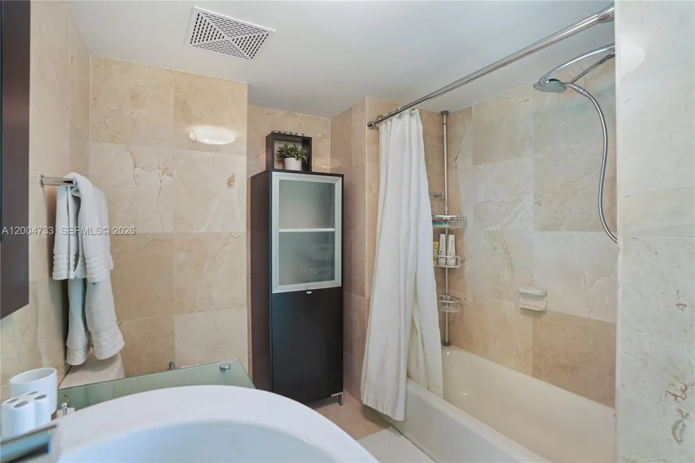 2101 Brickell Ave #1812 Miami, FL 33129