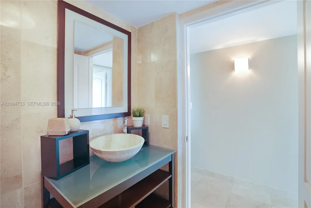 2101 Brickell Ave #1812 Miami, FL 33129