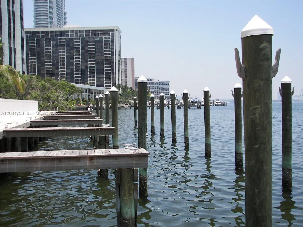 2101 Brickell Ave #1812 Miami, FL 33129
