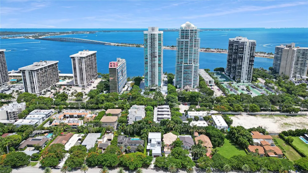 2101 Brickell Ave #1812 Miami, FL 33129