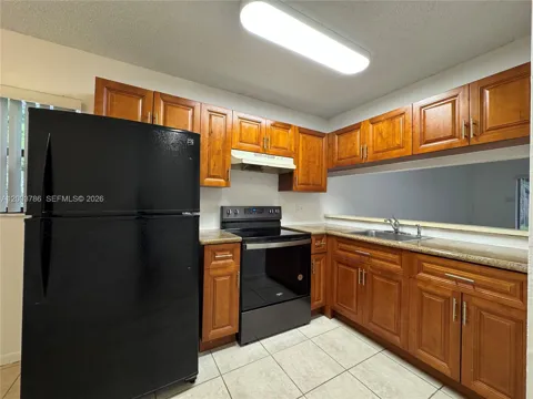 4033 Lakeside Dr #4033