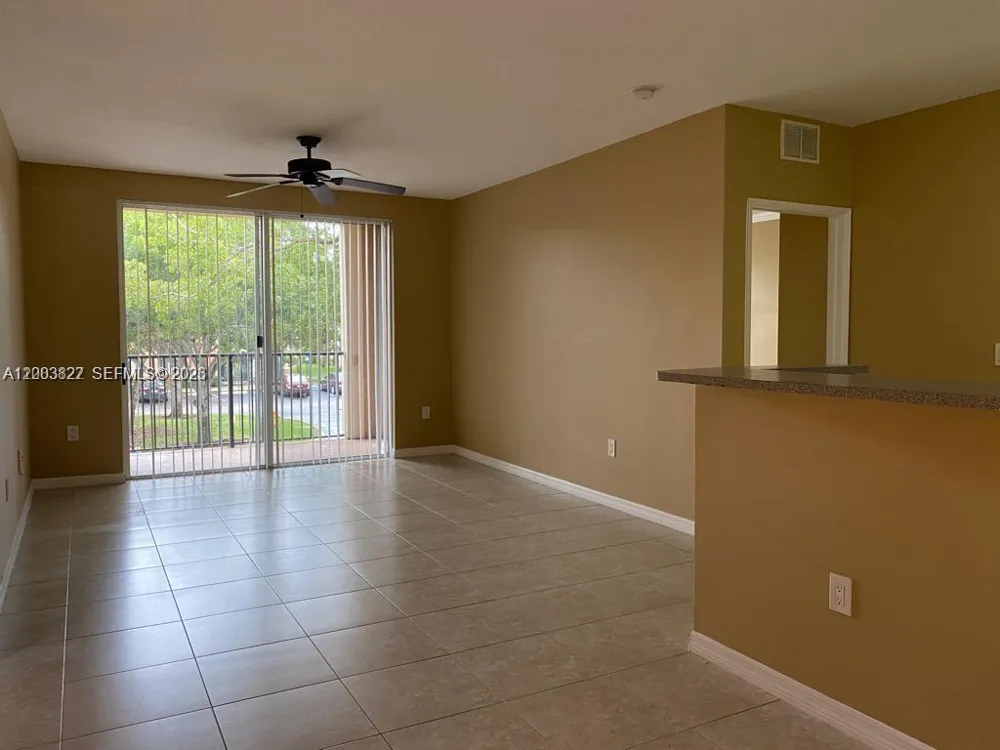 8060 Nob Hill Rd #203 Tamarac, FL 33321