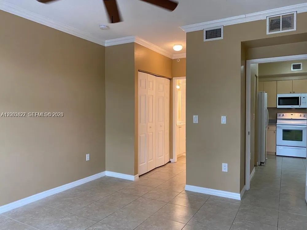 8060 Nob Hill Rd #203 Tamarac, FL 33321