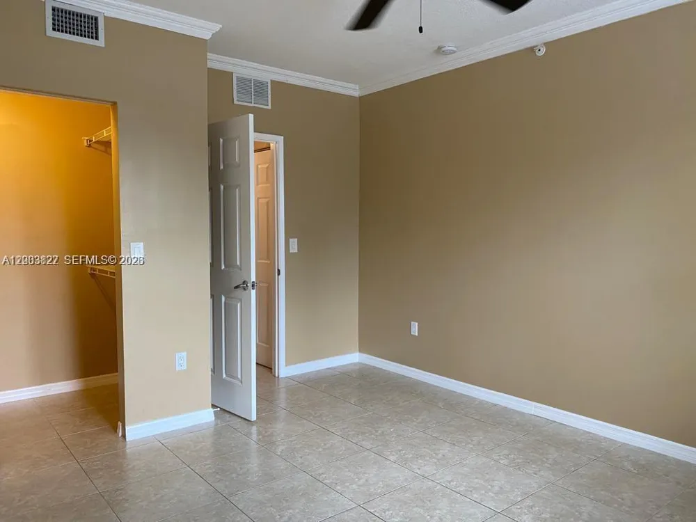 8060 Nob Hill Rd #203 Tamarac, FL 33321