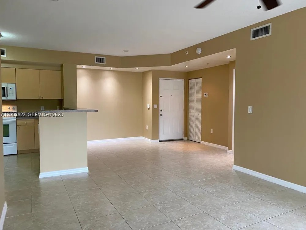 8060 Nob Hill Rd #203 Tamarac, FL 33321