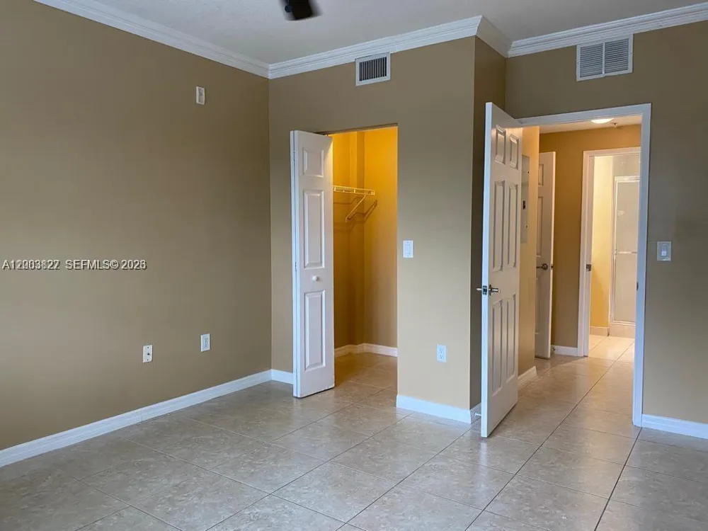 8060 Nob Hill Rd #203 Tamarac, FL 33321