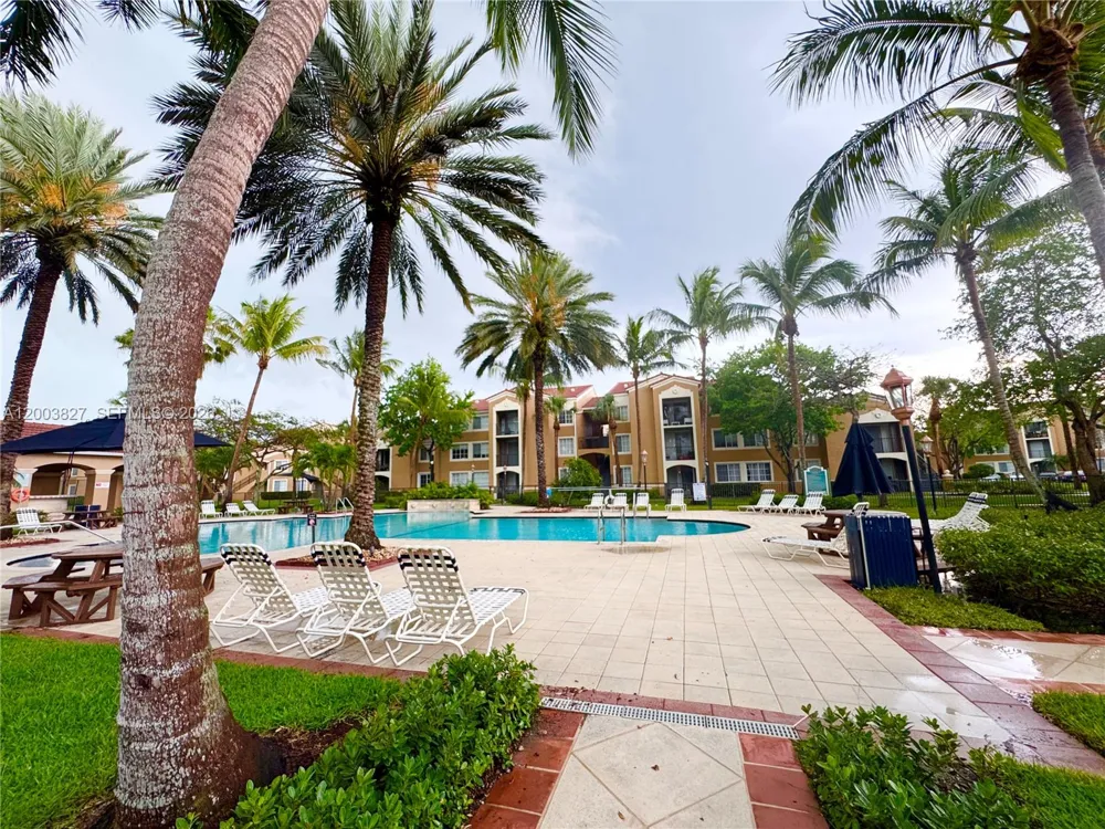 8060 Nob Hill Rd #203 Tamarac, FL 33321