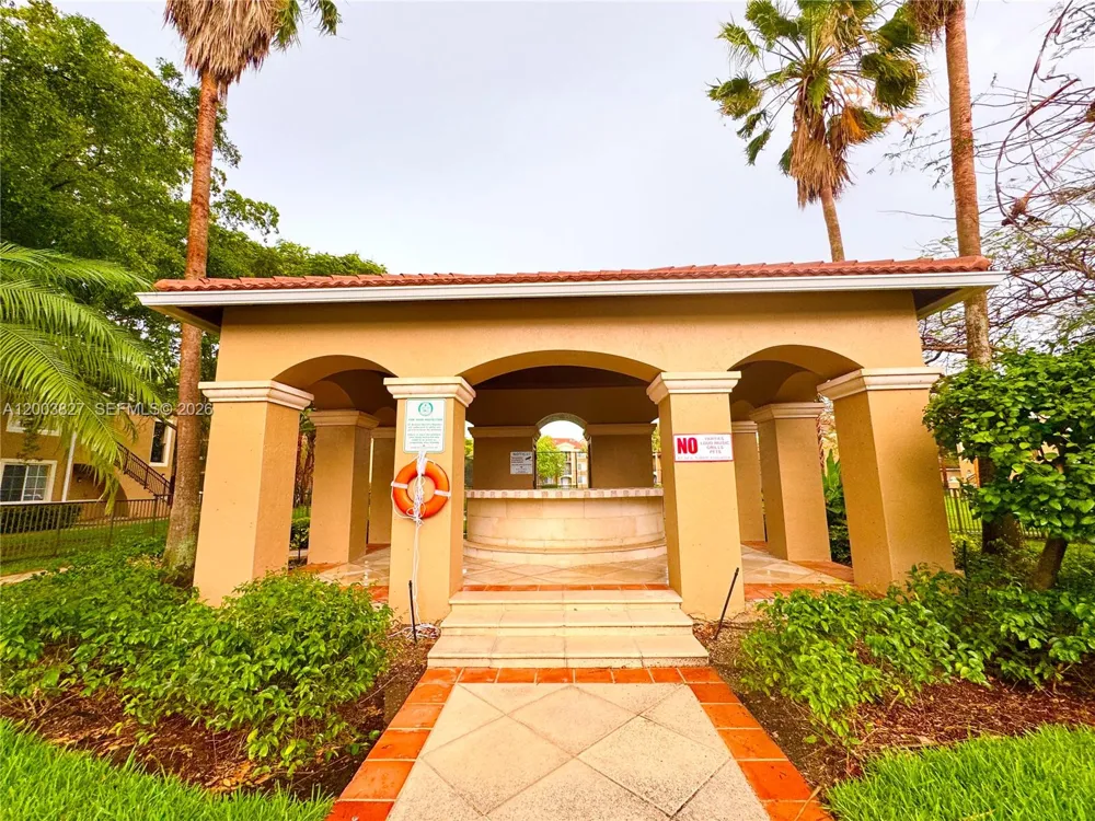 8060 Nob Hill Rd #203 Tamarac, FL 33321