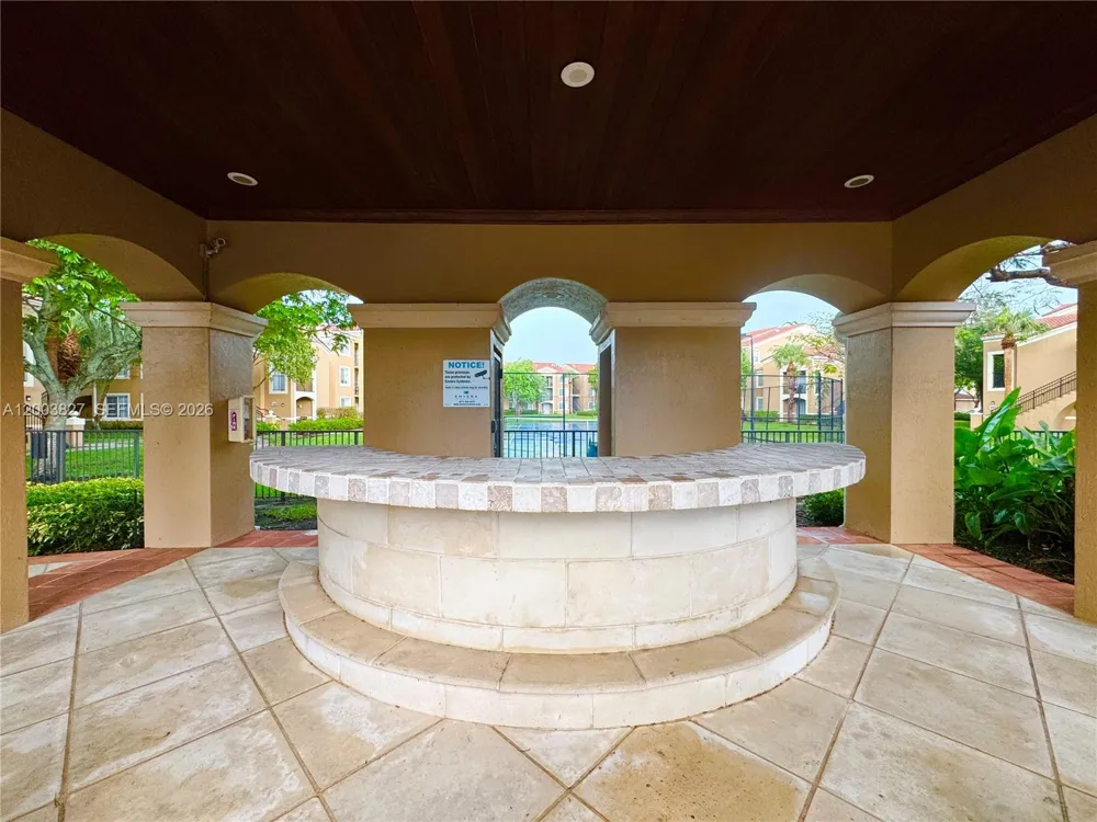 8060 Nob Hill Rd #203 Tamarac, FL 33321
