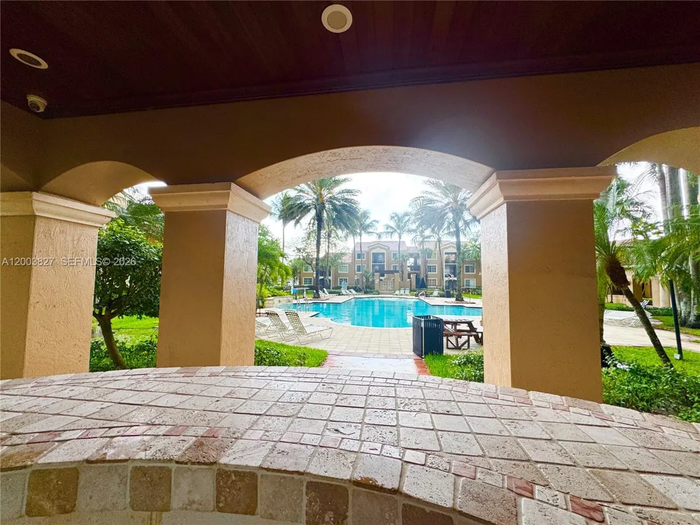 8060 Nob Hill Rd #203 Tamarac, FL 33321
