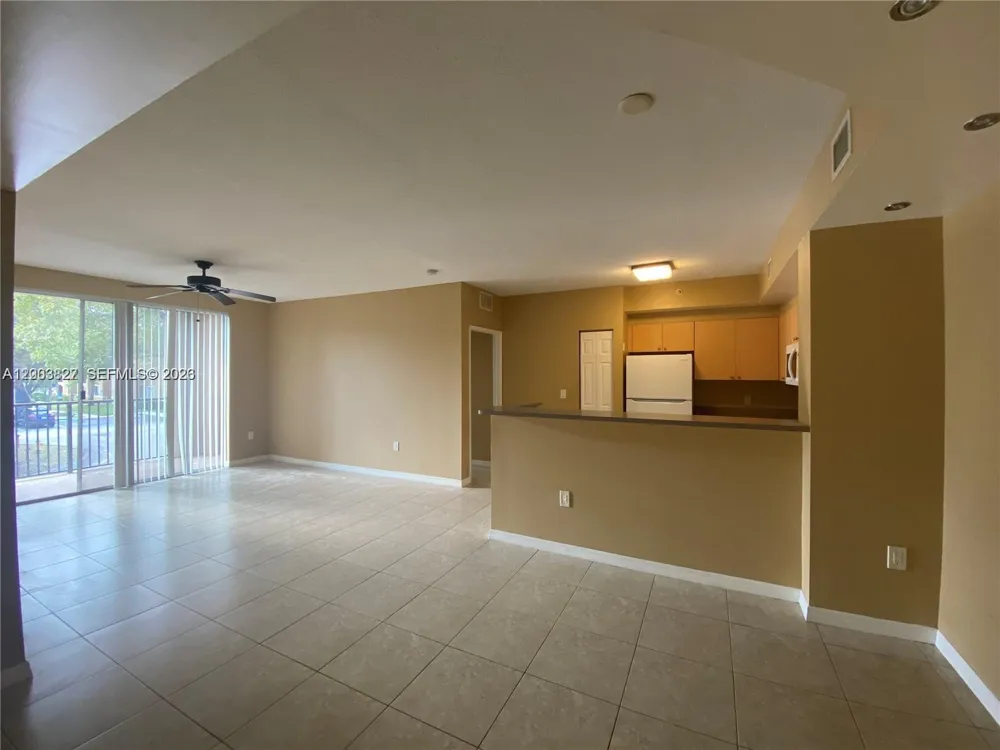 8060 Nob Hill Rd #203 Tamarac, FL 33321
