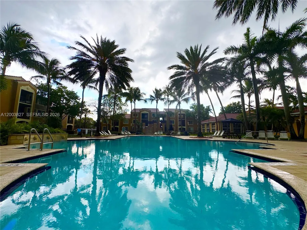 8060 Nob Hill Rd #203 Tamarac, FL 33321