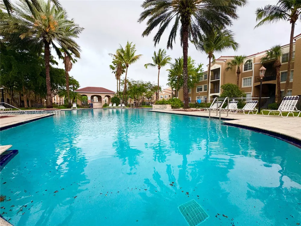 8060 Nob Hill Rd #203 Tamarac, FL 33321