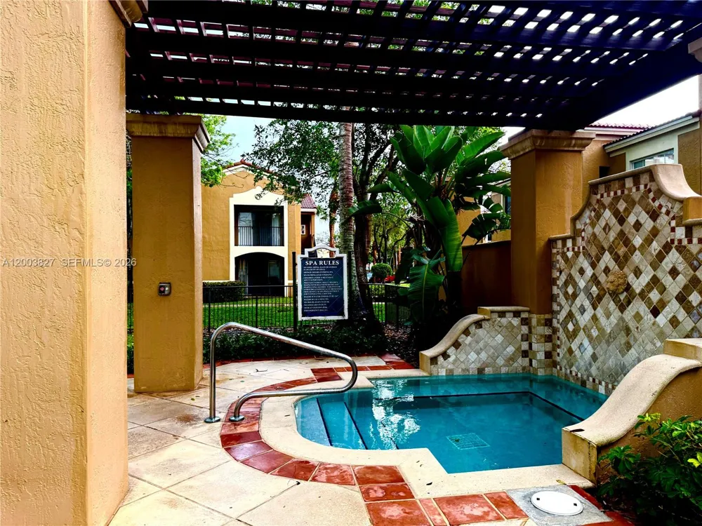 8060 Nob Hill Rd #203 Tamarac, FL 33321