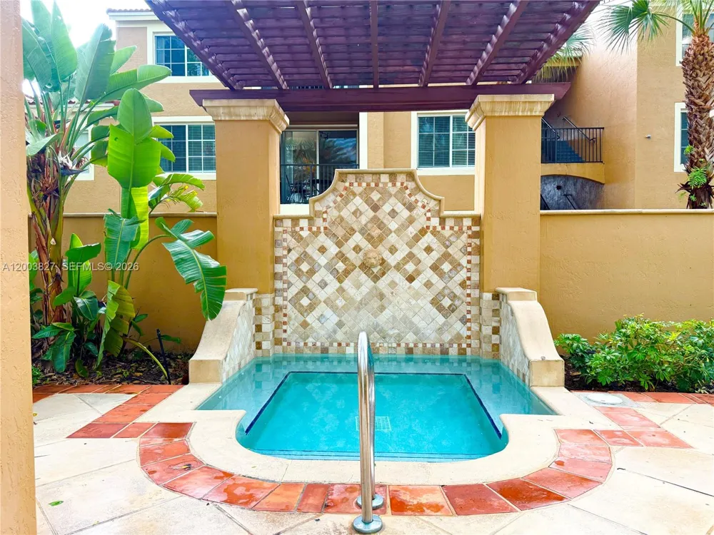 8060 Nob Hill Rd #203 Tamarac, FL 33321
