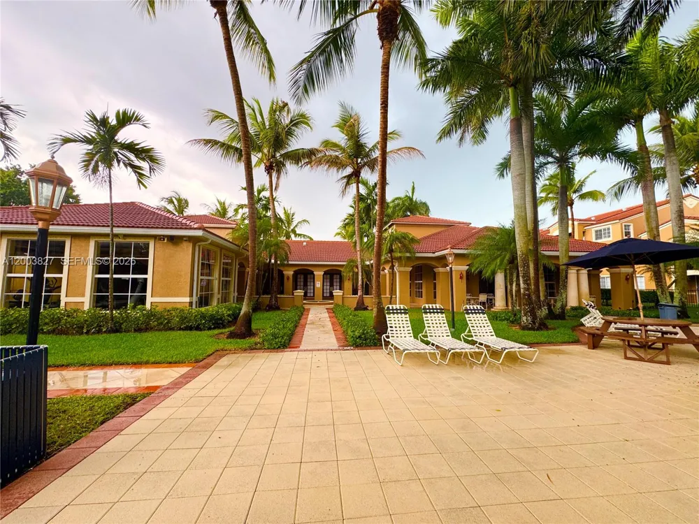 8060 Nob Hill Rd #203 Tamarac, FL 33321