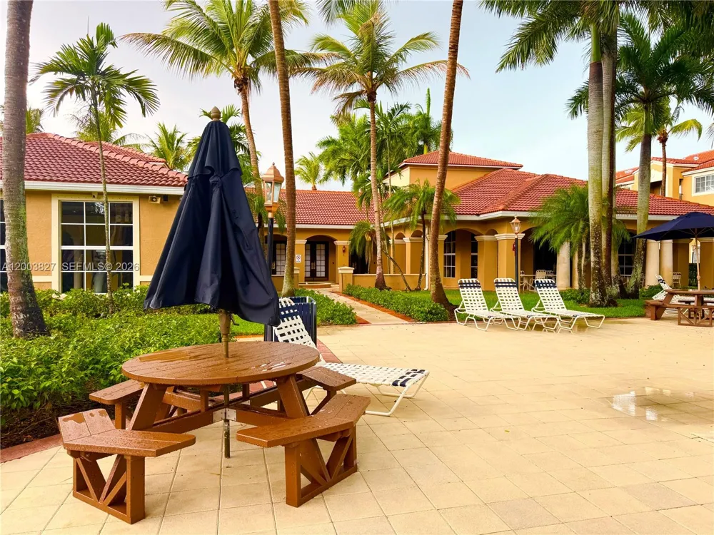 8060 Nob Hill Rd #203 Tamarac, FL 33321