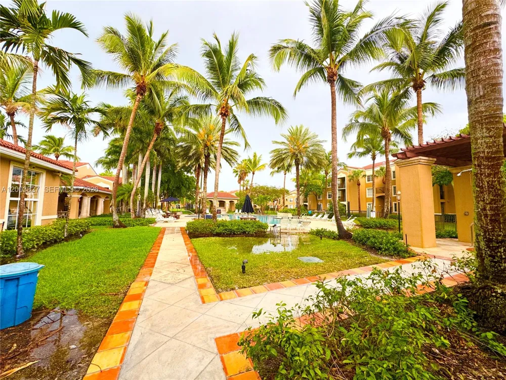 8060 Nob Hill Rd #203 Tamarac, FL 33321