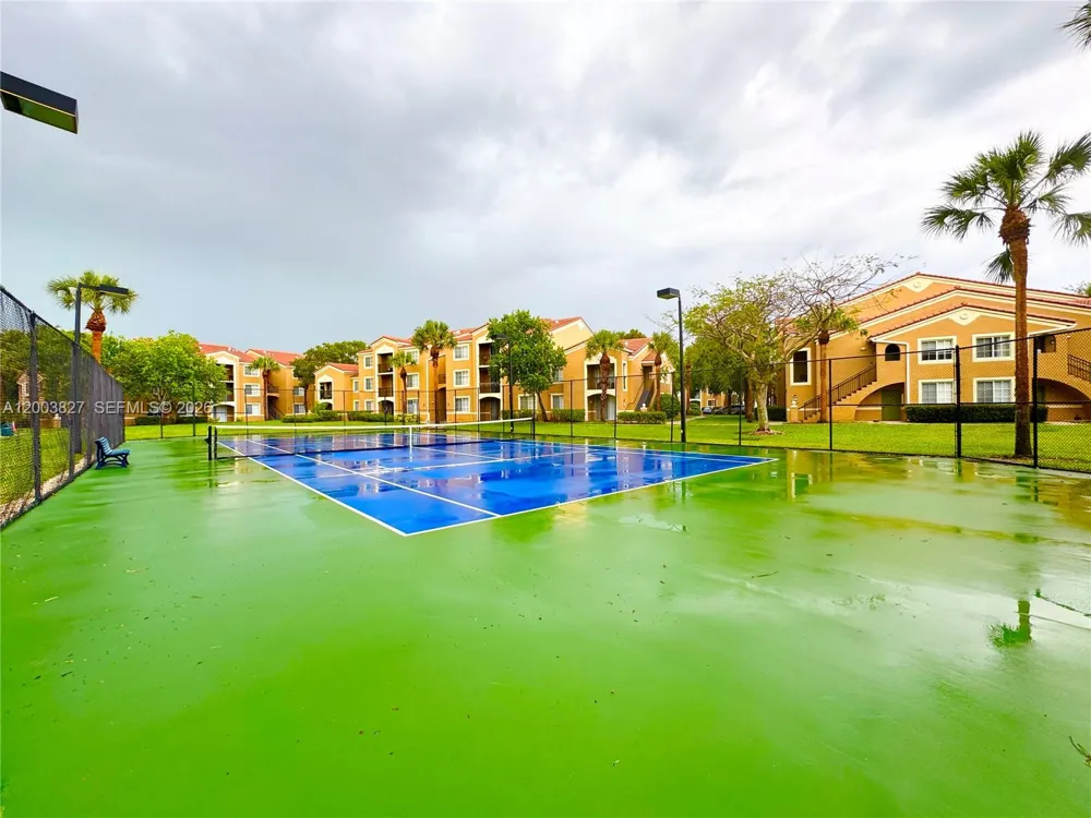 8060 Nob Hill Rd #203 Tamarac, FL 33321