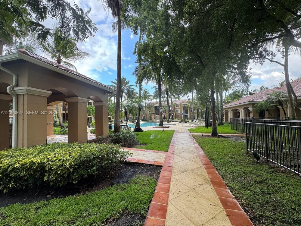 8060 Nob Hill Rd #203 Tamarac, FL 33321