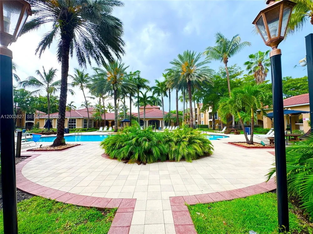 8060 Nob Hill Rd #203 Tamarac, FL 33321