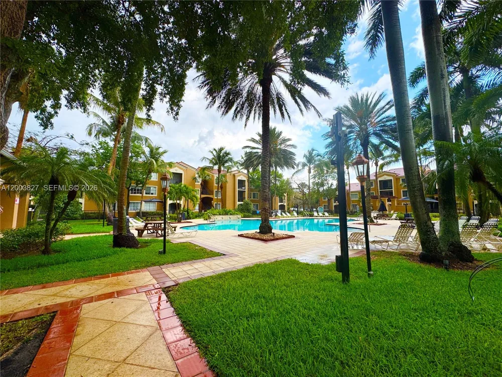 8060 Nob Hill Rd #203 Tamarac, FL 33321