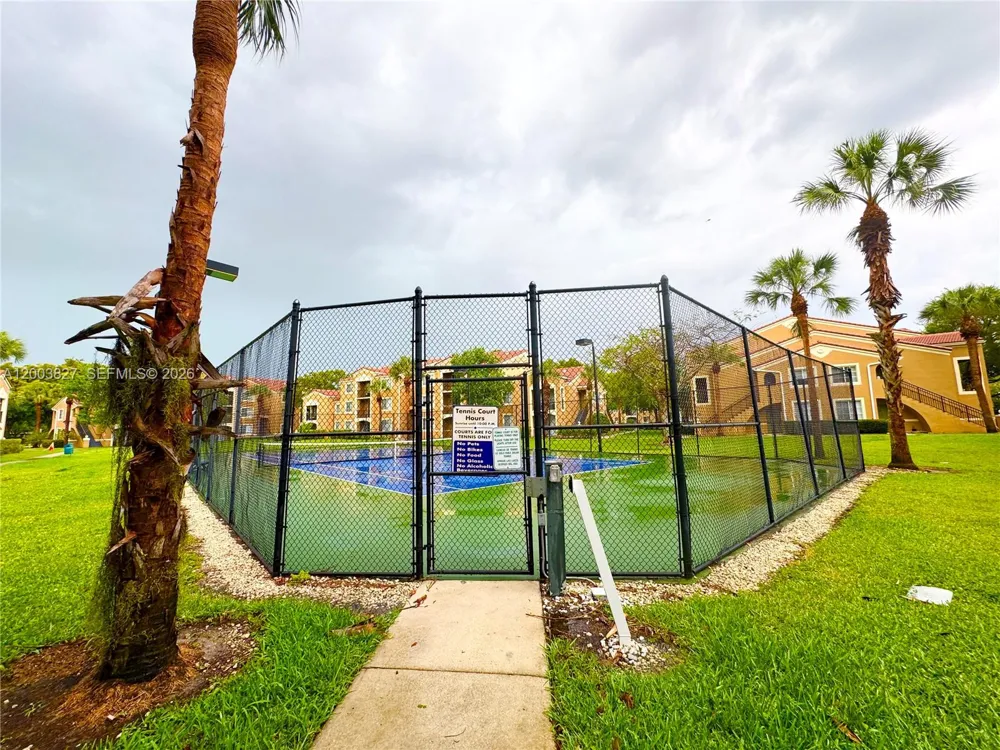 8060 Nob Hill Rd #203 Tamarac, FL 33321