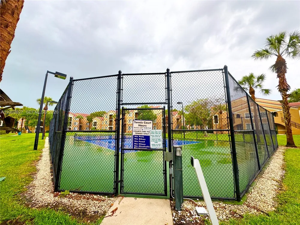 8060 Nob Hill Rd #203 Tamarac, FL 33321