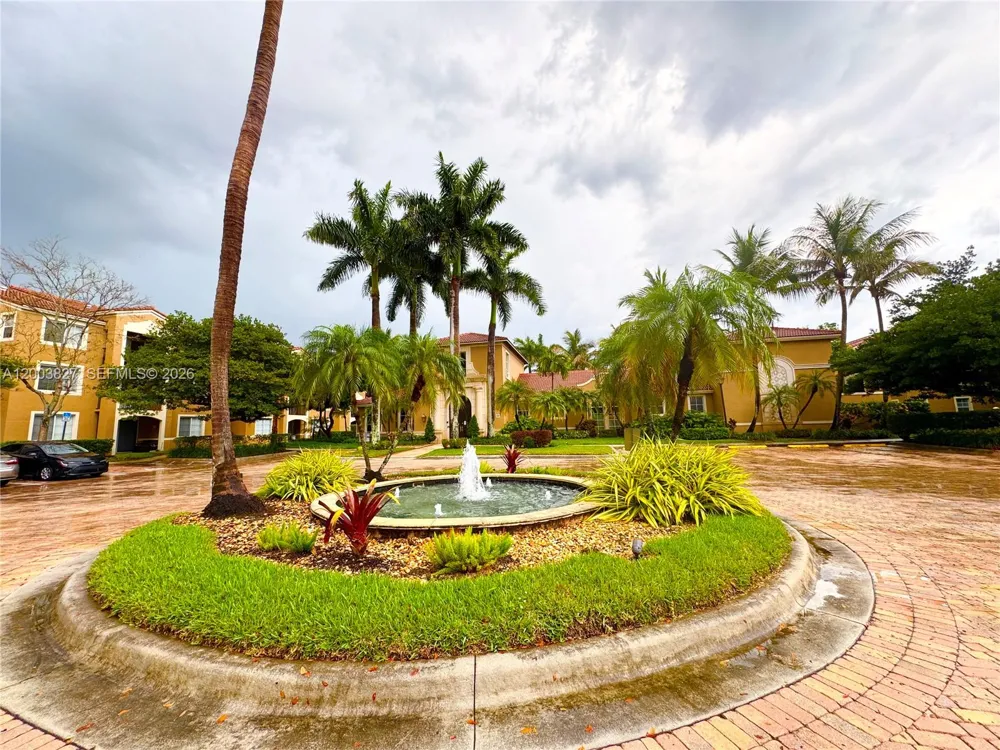 8060 Nob Hill Rd #203 Tamarac, FL 33321