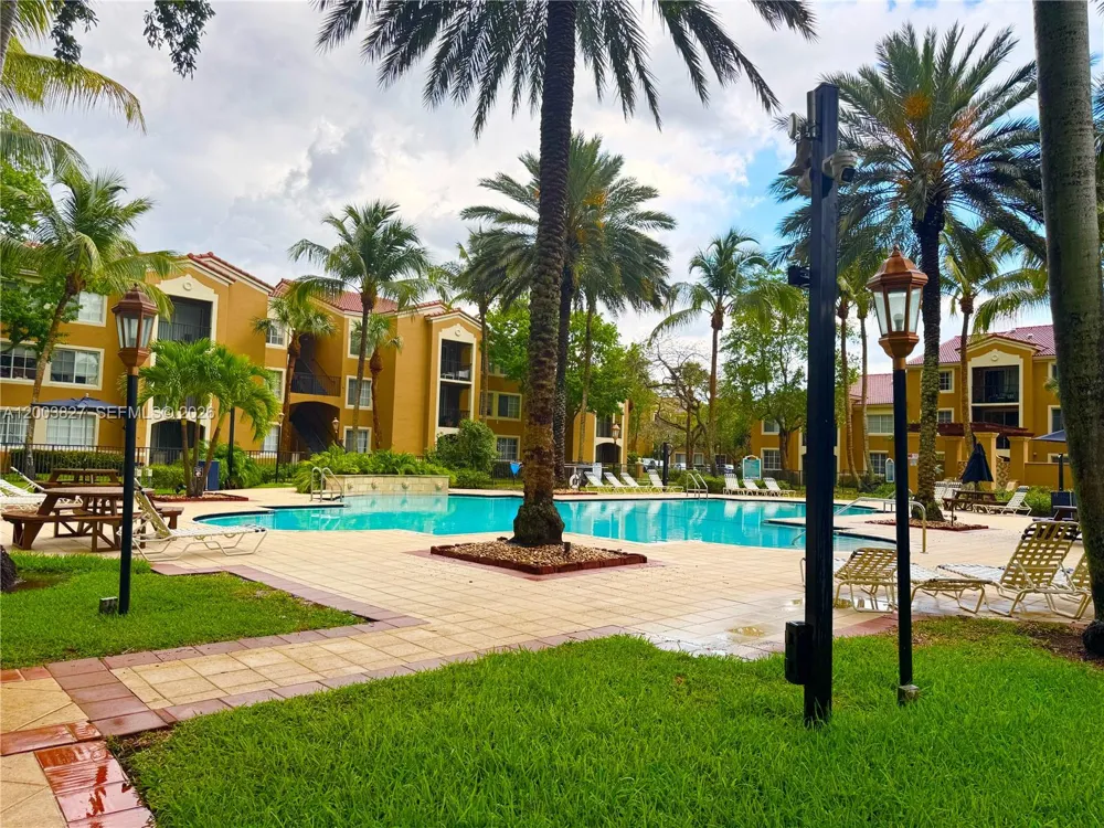 8060 Nob Hill Rd #203 Tamarac, FL 33321