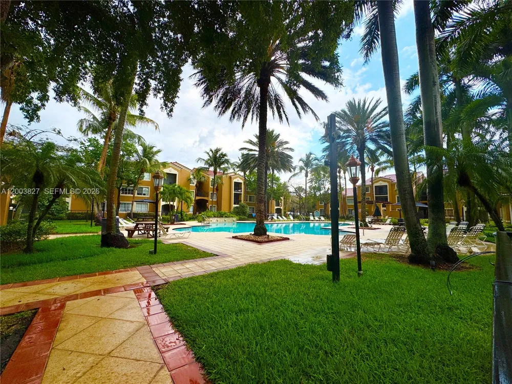 8060 Nob Hill Rd #203 Tamarac, FL 33321