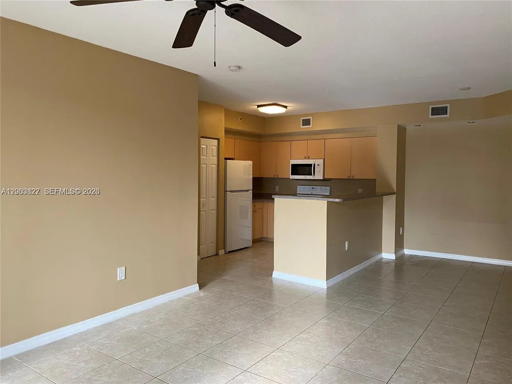 8060 Nob Hill Rd #203 Tamarac, FL 33321