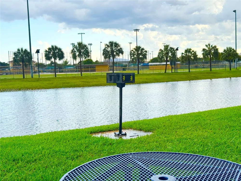 8060 Nob Hill Rd #203 Tamarac, FL 33321