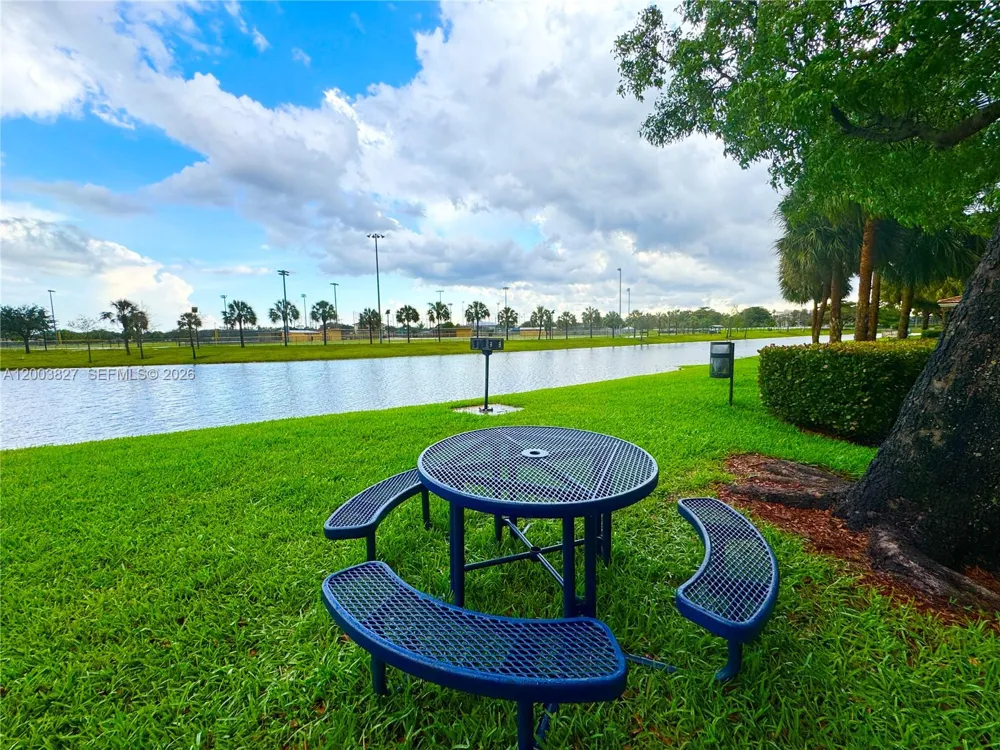 8060 Nob Hill Rd #203 Tamarac, FL 33321
